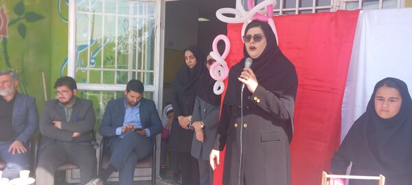 تقدیر از دانش‌آموزان برتر قرآنی در دبستان حضرت رقیه (س)