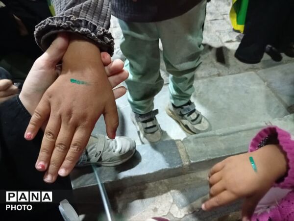 گردهمایی دبستانی های یزدی در گرامی‌داشت یاد دانش آموز شهید تیارا صادقی