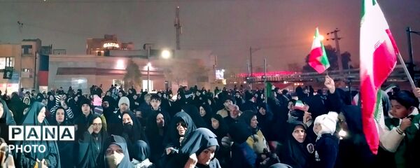 تجمع مردمی در میدان فجر مشهد 