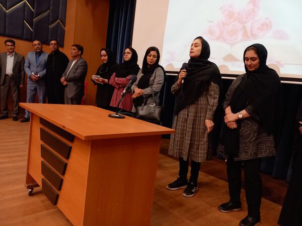 اولین مجمع عمومی انجمن اولیا ومربیان دبیرستان آرمینه مصلی نژاد ناحیه ۶