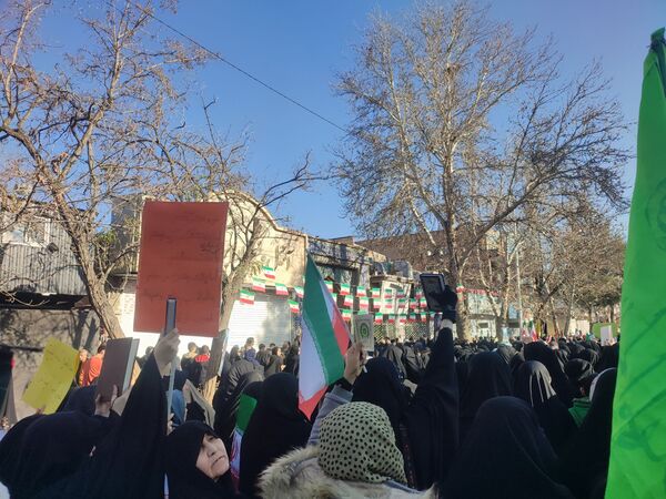 حضور شکوهمند مردم نیشابور در راهپیمایی و تشییع شهدای امنیت