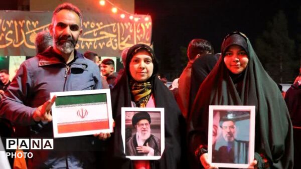 ما پای عهدمان با انقلاب می‌مانیم