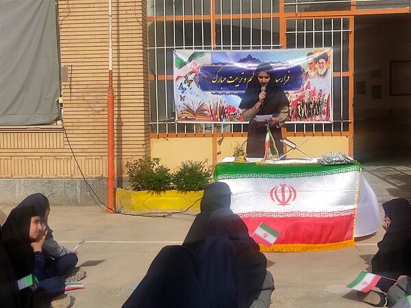  جشن جوانه ها در دبیرستان رفعت کاشمر