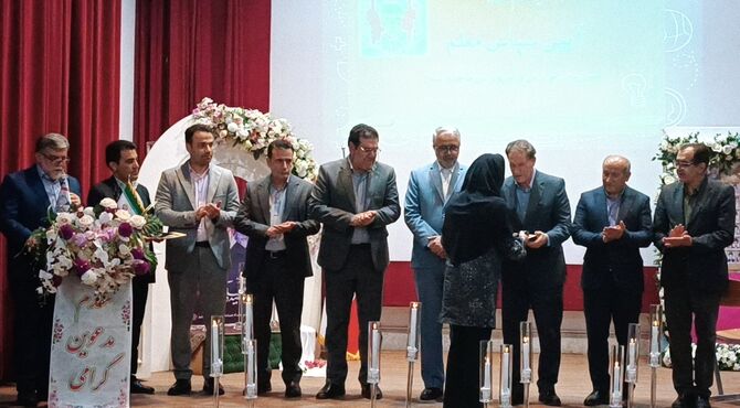 معلمان برگزیده ناحیه ۳ کرمانشاه در آیین «سپاس معلم» تقدیر شدند