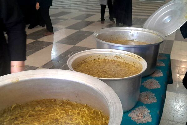 مراسم دهه فاطمیه و توزیع نذری 