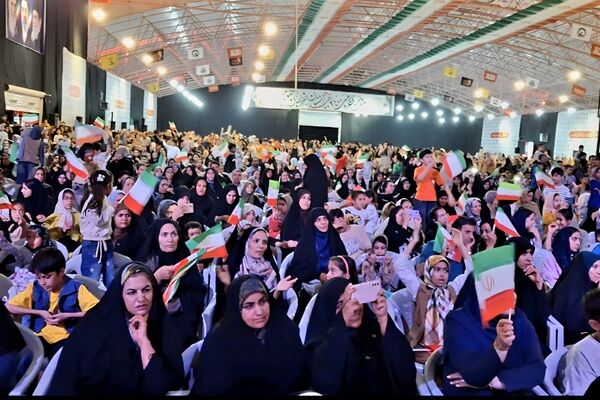 احسان و آقای مدرس در محفل یادبود ۲۴۰۰ شهید خراسان جنوبی