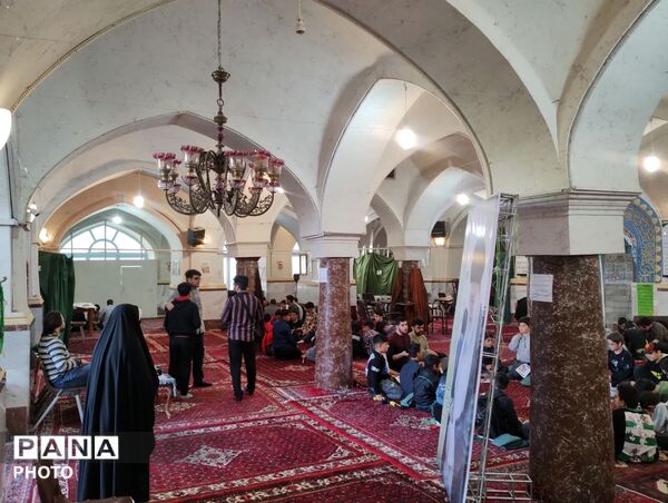  دانش‌آموزان همدانی یاد شهدای میناب را گرامی داشتند