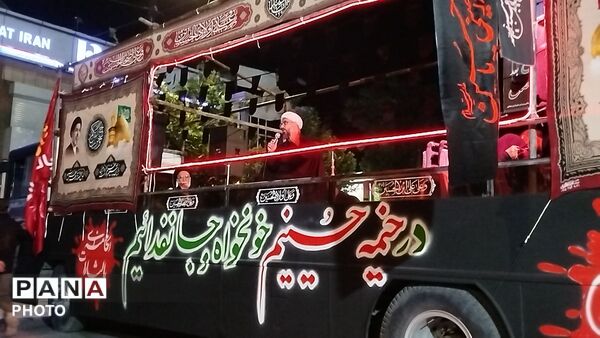 نیشابور در سوگ؛ حضور پرشور مردم در مسجد جامع برای شب چهارم محرم
