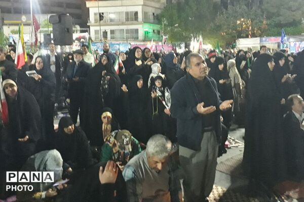 برپایی نماز استغاثه در میدان شهرری