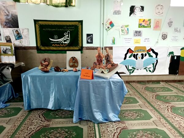 برگزاری مراسم انجمن اسلامی و مدرسه مقاومت در دبیرستان ایثار
