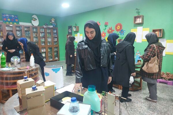 هفته پژوهش فرصتی برای شکوفایی استعدادهای علمی دانش‌آموزان مدرسه شهید باهنر