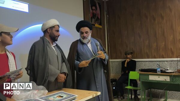 تجلیل از مربیان قرآنی در اختتامیه برنامه اوقات فراغت تابستانی سندرک