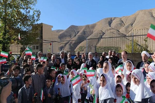 نواخته شدن زنگ آغاز سال تحصیلی در روستای کشارعلیا با حضور وزیر فرهنگ و ارشاد اسلامی