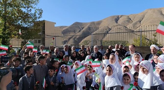 نواخته شدن زنگ آغاز سال تحصیلی در روستای کشارعلیا با حضور وزیر فرهنگ و ارشاد اسلامی