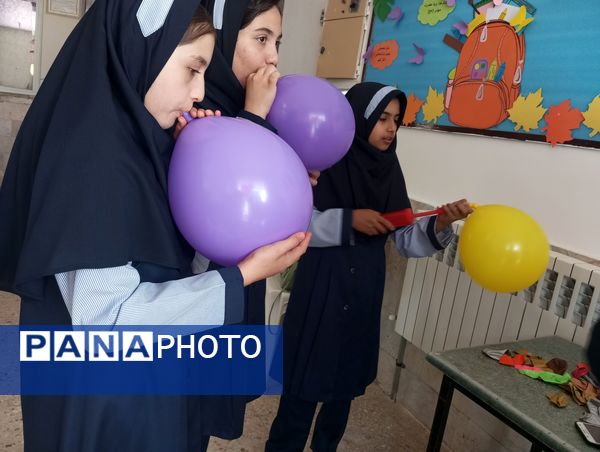 جشن شکوفه‌های دبستان ناهیدنخودی نیشابور