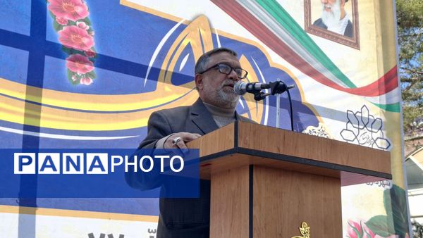 خروش مردم دامغان در راهپیمایی ۲۲ بهمن