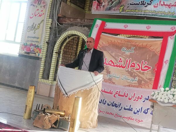 نمایشگاه شهدایی وروایتگری راوی دفاع مقدس در گلزار شهدای شهر بار نیشابور 