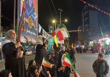 دانش‌آموزان فضای استودیو مدرسه وطن را پر از شور می‌کنند