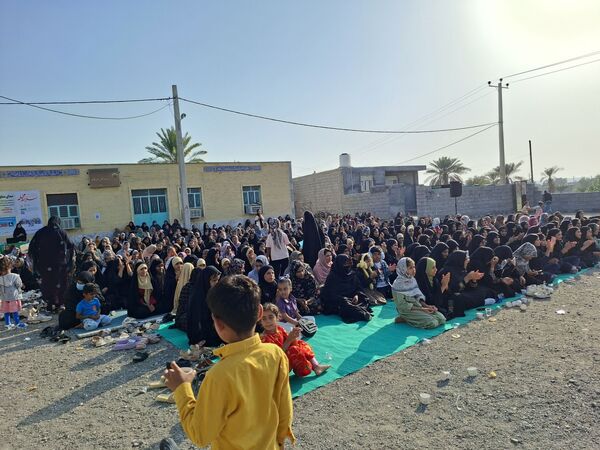 جشن پرشور دهه فجر انقلاب اسلامی در محله ولی عصر سندرک 