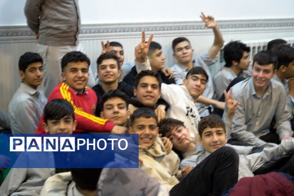 جشن پیروز انقلاب در دبیرستان تهرانی باقرشهر 