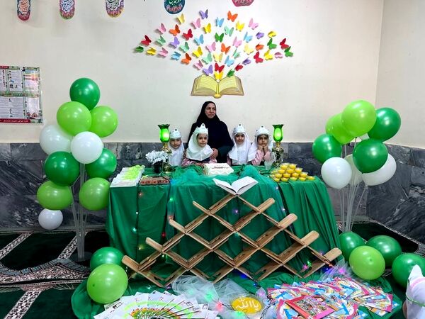 جشن قرآن در دبستان دخترانه المهدی ناحیه 2 کرج و شهرستان فردیس