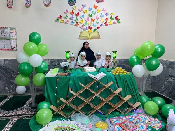 جشن قرآن در دبستان دخترانه المهدی ناحیه 2 کرج و شهرستان فردیس