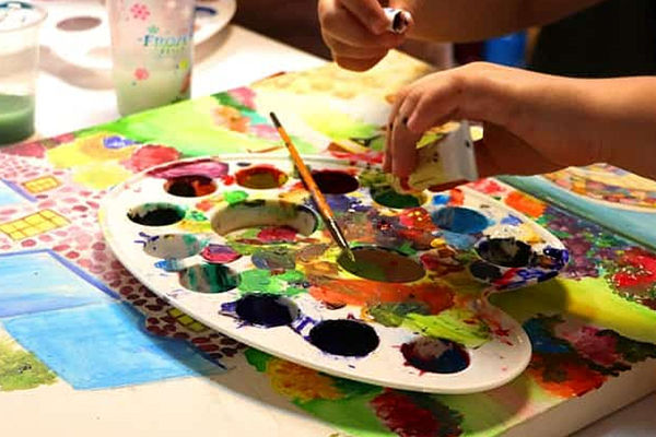 هنر، زبان بی‌واسطه‌ دلِ جوانان است