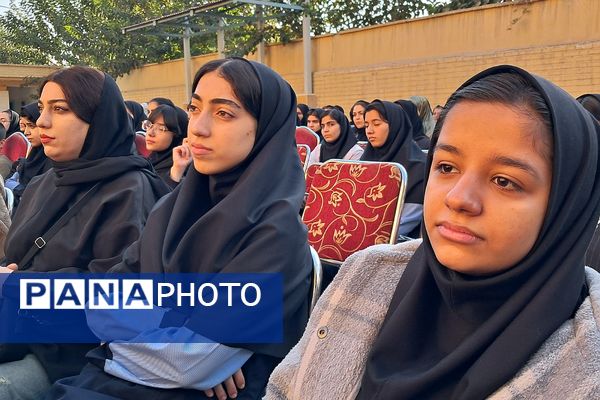 مراسم راز و رهایی؛ پنجره‌ای به دنیای دو نسل در دبیرستان نمونه‌دولتی ولایت بهارستان‌دو