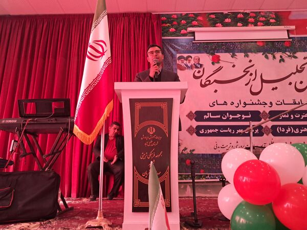 تجلیل از نخبگان فرهنگی و قرآنی شهرستان خلیل‌آباد