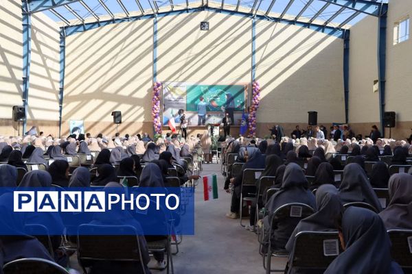 مراسم جشن ملی عاطفه‌ها در دبیرستان دخترانه شهید دکتر پاکنژاد یزد 