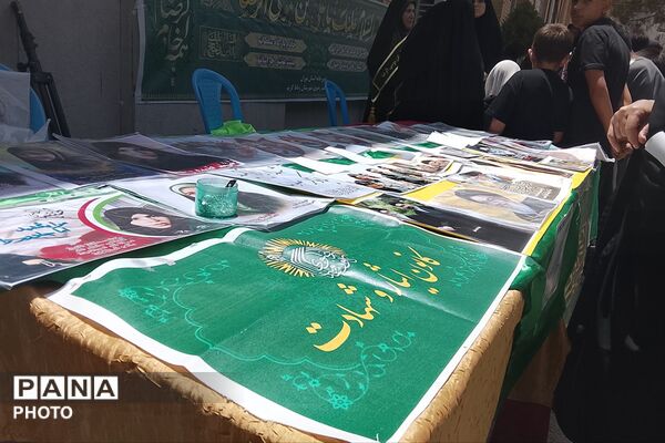 حضور خادمان امام رضا (ع) در حاشیه نماز جمعه و مراسم بدرقه رهبر شهید انقلاب
