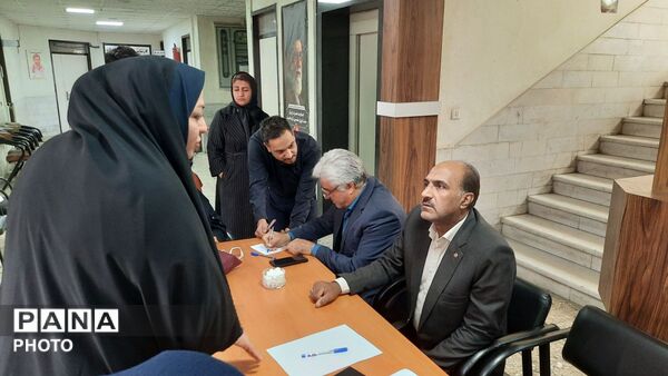 روایت دیدار بی‌واسطه مدیر آموزش و پرورش ناحیه ۶ مشهد با مراجعان