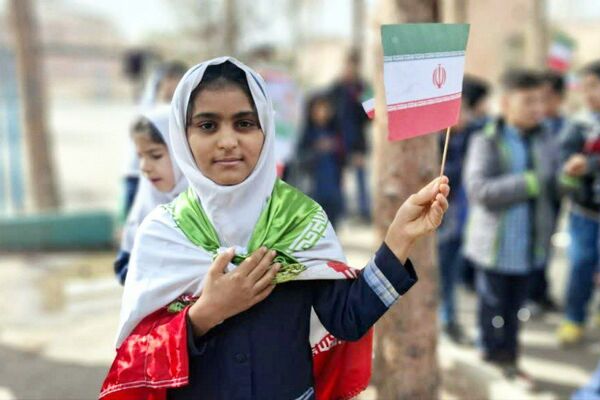 دهه فجر در دبستان‌های باران قشلاق معین‌آباد و شهدای قلعه‌سین پیشوا؛ کودکان روایتگر امید و همبستگی ملی