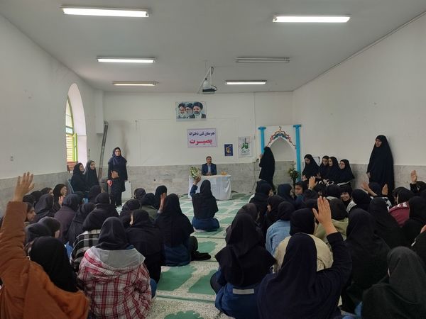 برگزاری جلسه آموزشی پیشگیری از آسیب‌های اجتماعی