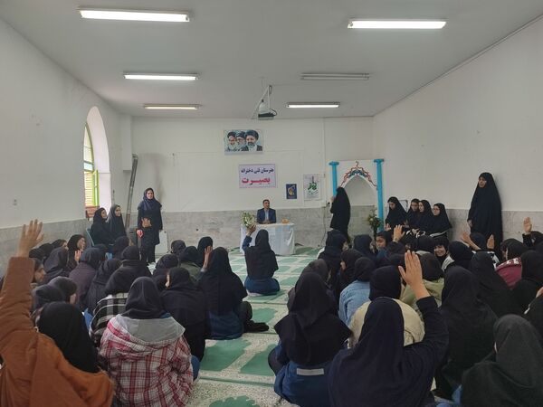 برگزاری جلسه آموزشی پیشگیری از آسیب‌های اجتماعی