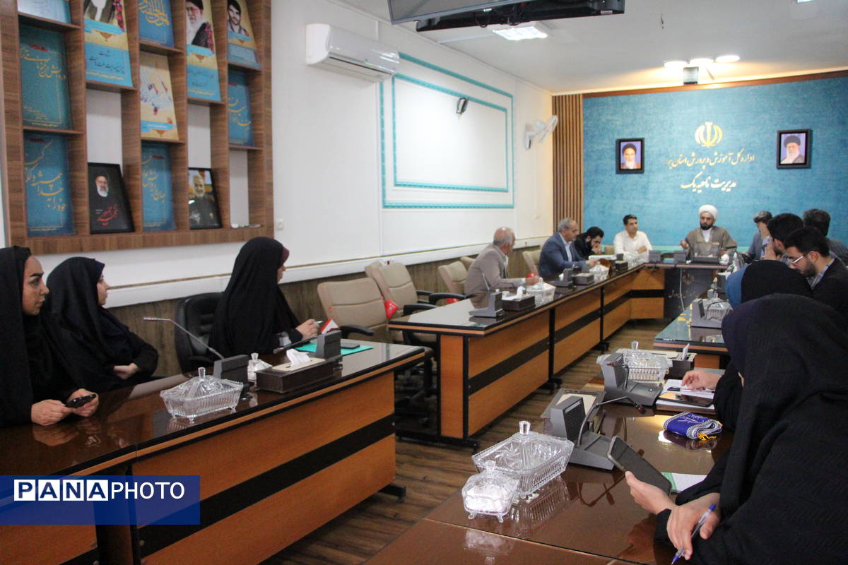 جلسه طرح نماد در آموزش و پرورش ناحیه یک یزد