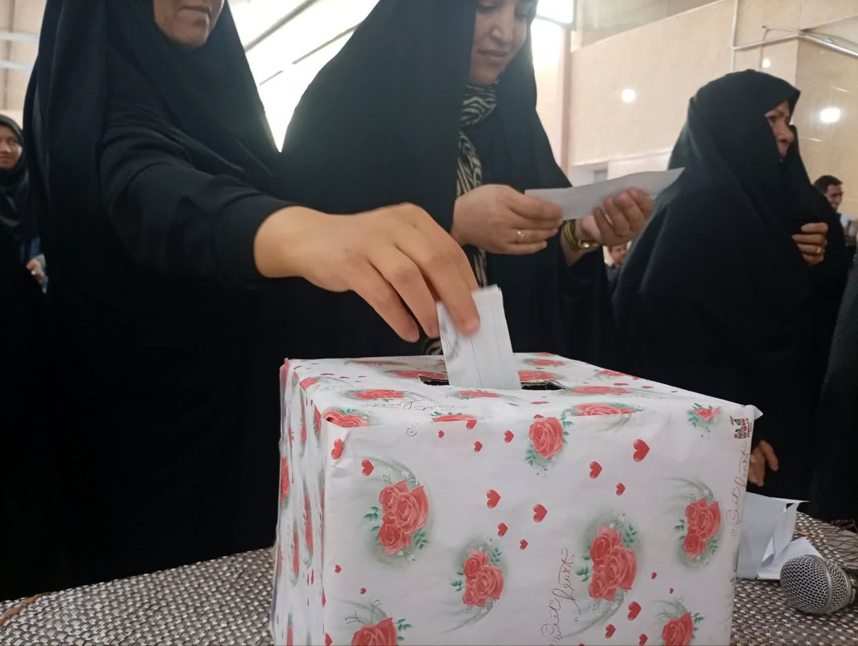  انتخابات انجمن اولیای دبستان شهید پسندیده فدافن