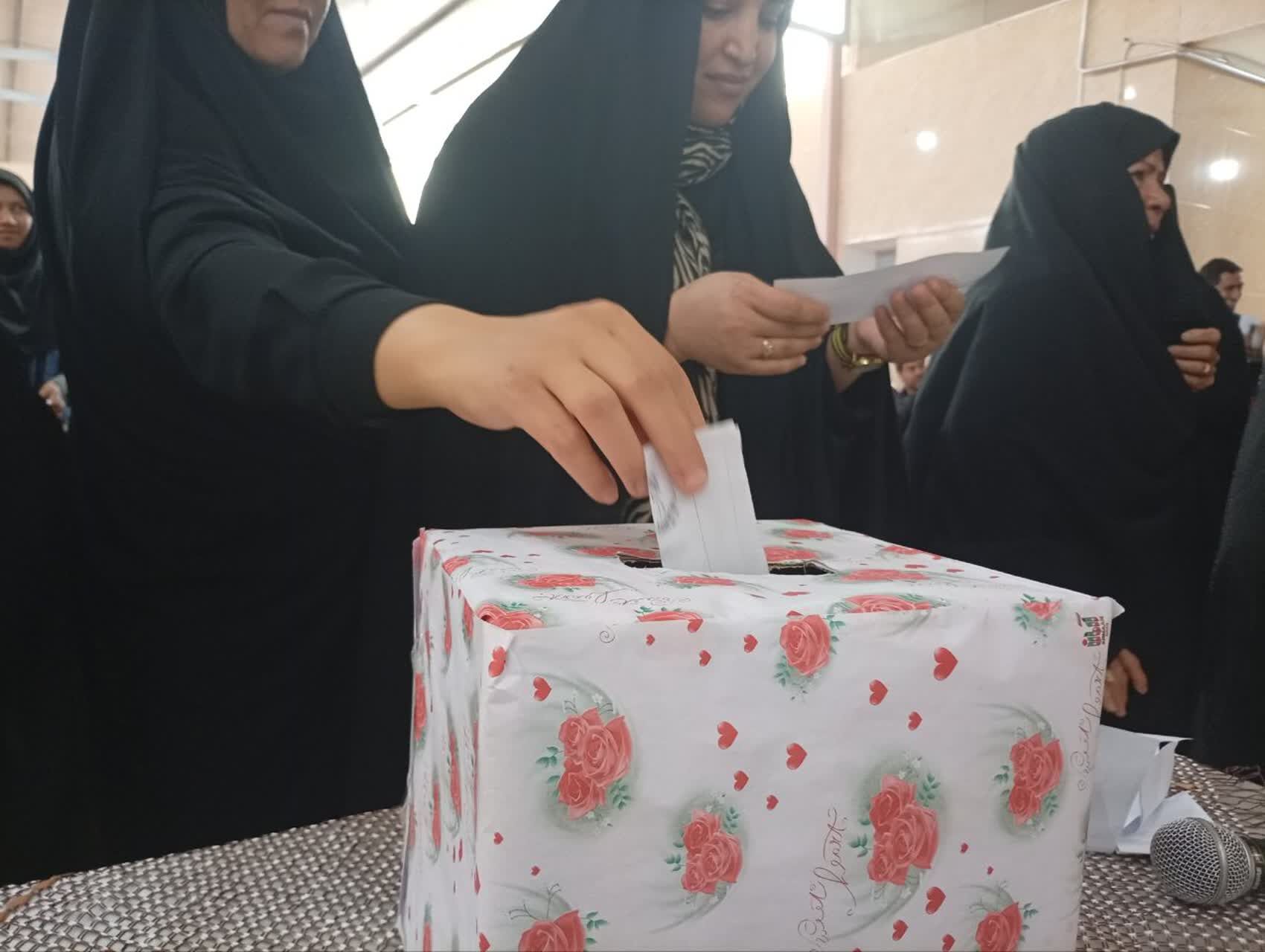  انتخابات انجمن اولیای دبستان شهید پسندیده فدافن
