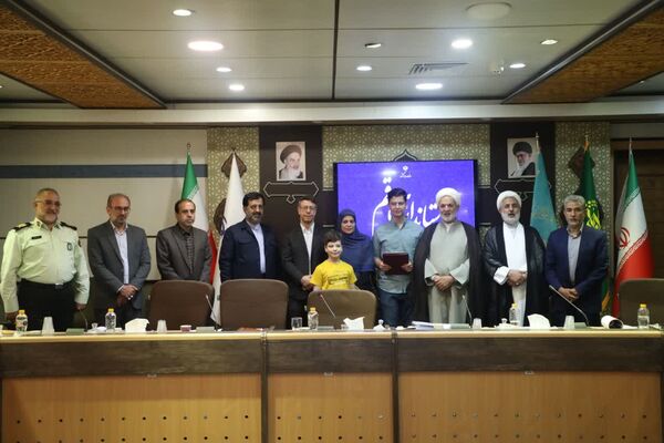 تقدیر از رتبه دوم کنکور سراسری در شورای برنامه‌ریزی آموزش و پرورش قم