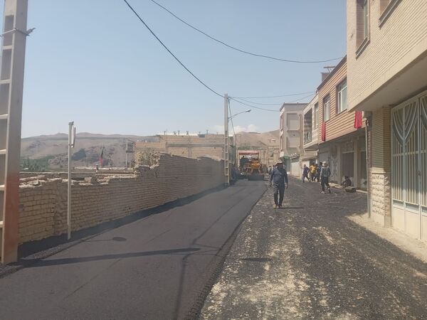 اجرای پروژه آسفالت ریزی در روستای مارکده
