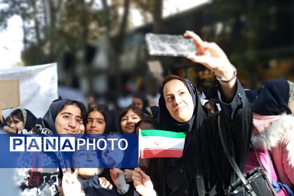 همه‌باهم در راهپیمایی روز دانش‌آموز؛ تجلی وحدت و آگاهی نسل نو