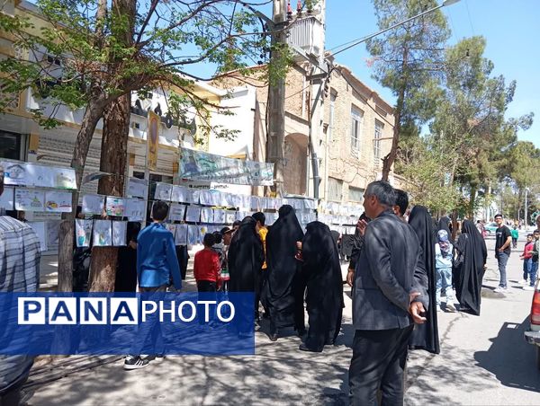 برپایی نمایشگاه نقاشی خیابانی در خلیل آباد