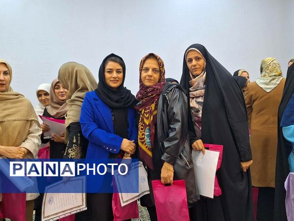 گرامیداشت معلمان و فارغ‌التحصیلان در دبیرستان شهید بابایی