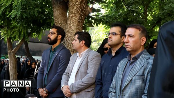 وداعِ اشک‌آلودِ هزاران فرهنگی با رهبرِ شهیدِ آسمانی