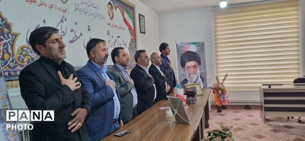 نکوداشت مقام شامخ معلم و تجلیل از پیشگامان عرصه تعلیم و تربیت در نظرکهریزی