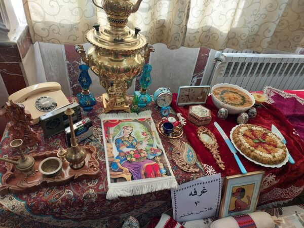 جشنواره غذا به‌مناسبت دهه فجر در دبیرستان معراج 
