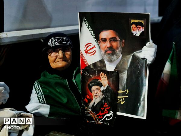 نسل نو در گلوگاه پای کار وطن