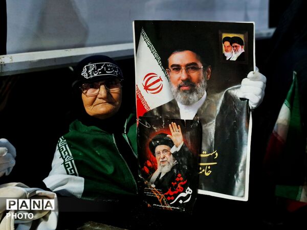 نسل نو در گلوگاه پای کار وطن