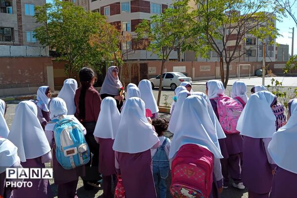 جشن شکوفه ها در مدرسه ی شهید اسماعیل اسدی