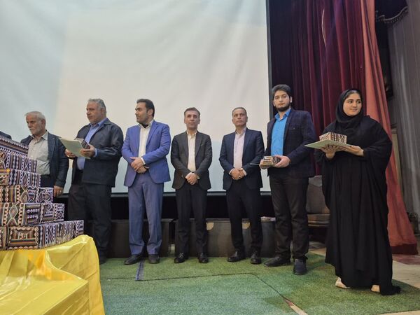 تجلیل از ۱۵۰ دانش‌آموز افتخار آفرین در مسابقات فرهنگی، هنری و پرسش مهر ریاست جمهوری 